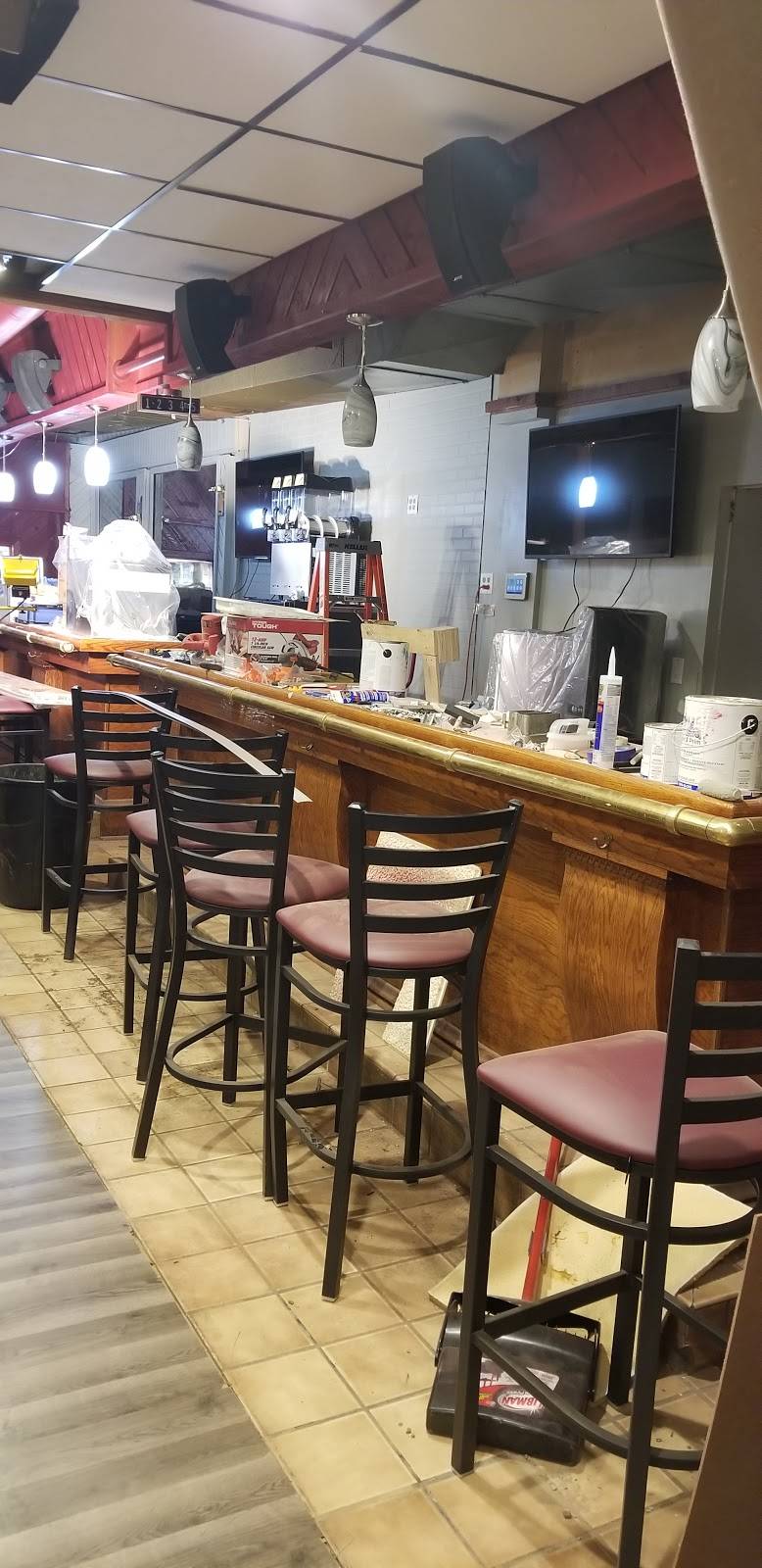 JUNIORS COCKTAIL LOUNGE | restaurant | 3300 W Lincoln Ave, Milwaukee, WI 53215, USA | 4143065285 OR +1 414-306-5285