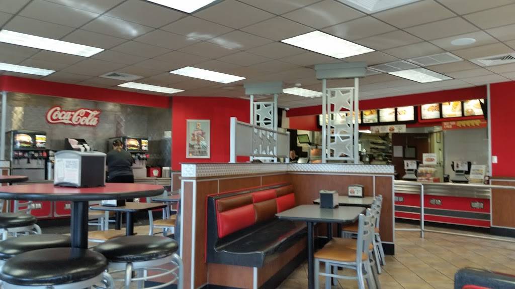 Hardees / Red Burrito | restaurant | 7300 W Newberry Rd, Gainesville, FL 32605, USA | 3523326957 OR +1 352-332-6957