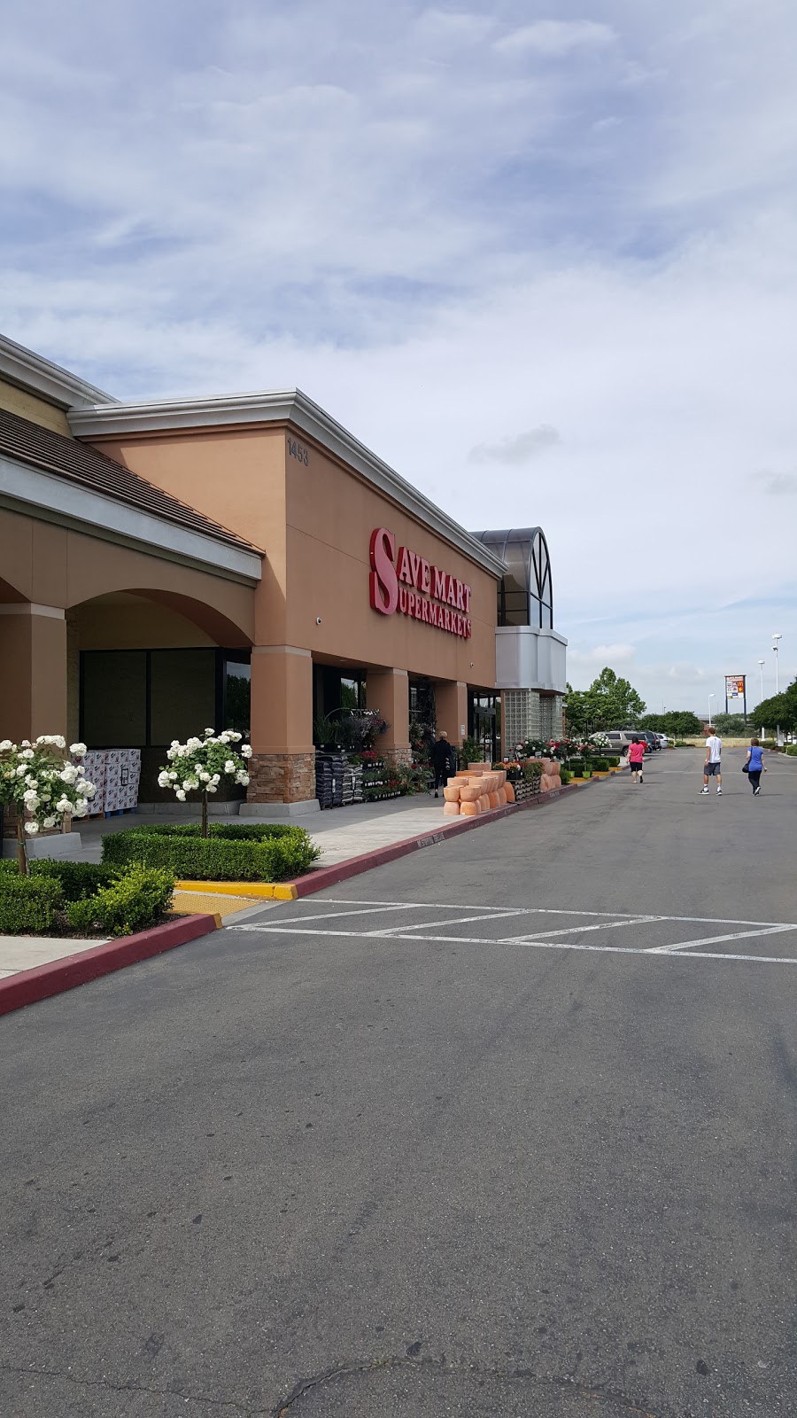 Save Mart | meal delivery | 1453 Goodwin Dr, Ripon, CA 95366, USA | 2095993355 OR +1 209-599-3355