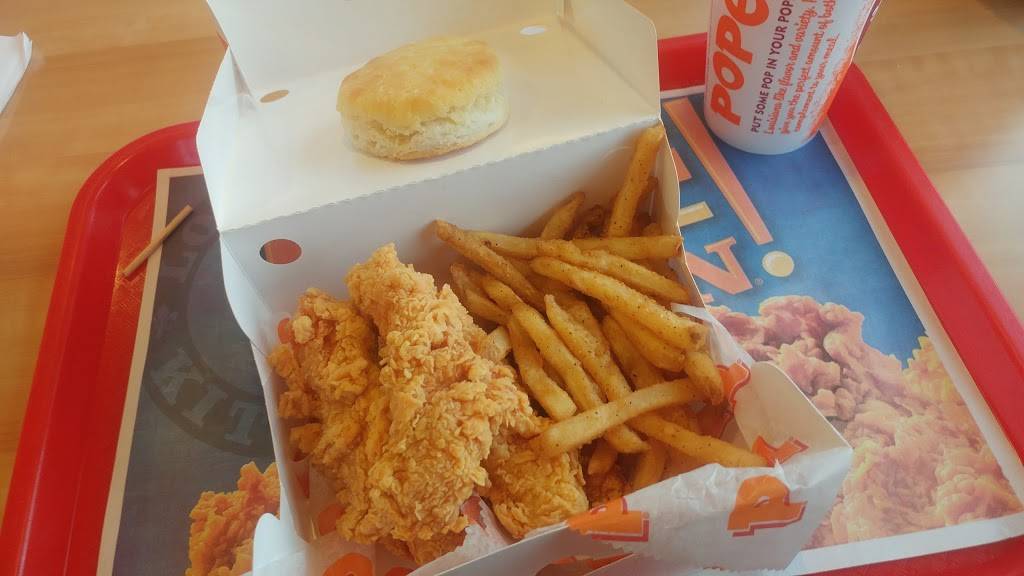 Popeyes Louisiana Kitchen | restaurant | 2150 Alpine Ave NW, Walker, MI 49544, USA | 6163332792 OR +1 616-333-2792