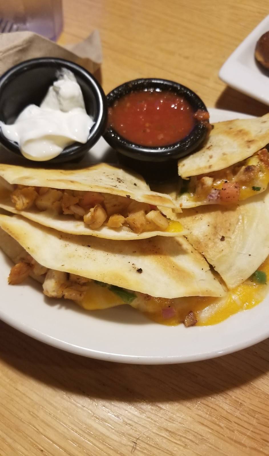 Applebees Grill + Bar | restaurant | 3039 Commerce Lane, Ionia, MI 48846, USA | 6165231102 OR +1 616-523-1102