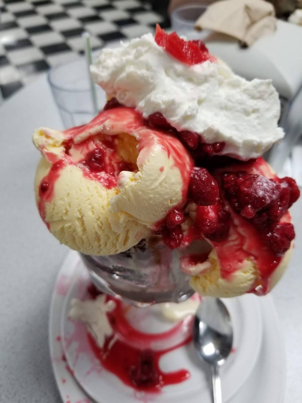 Leatherbys Family Creamery | restaurant | 2333 Arden Way, Sacramento, CA 95825, USA | 9169208382 OR +1 916-920-8382