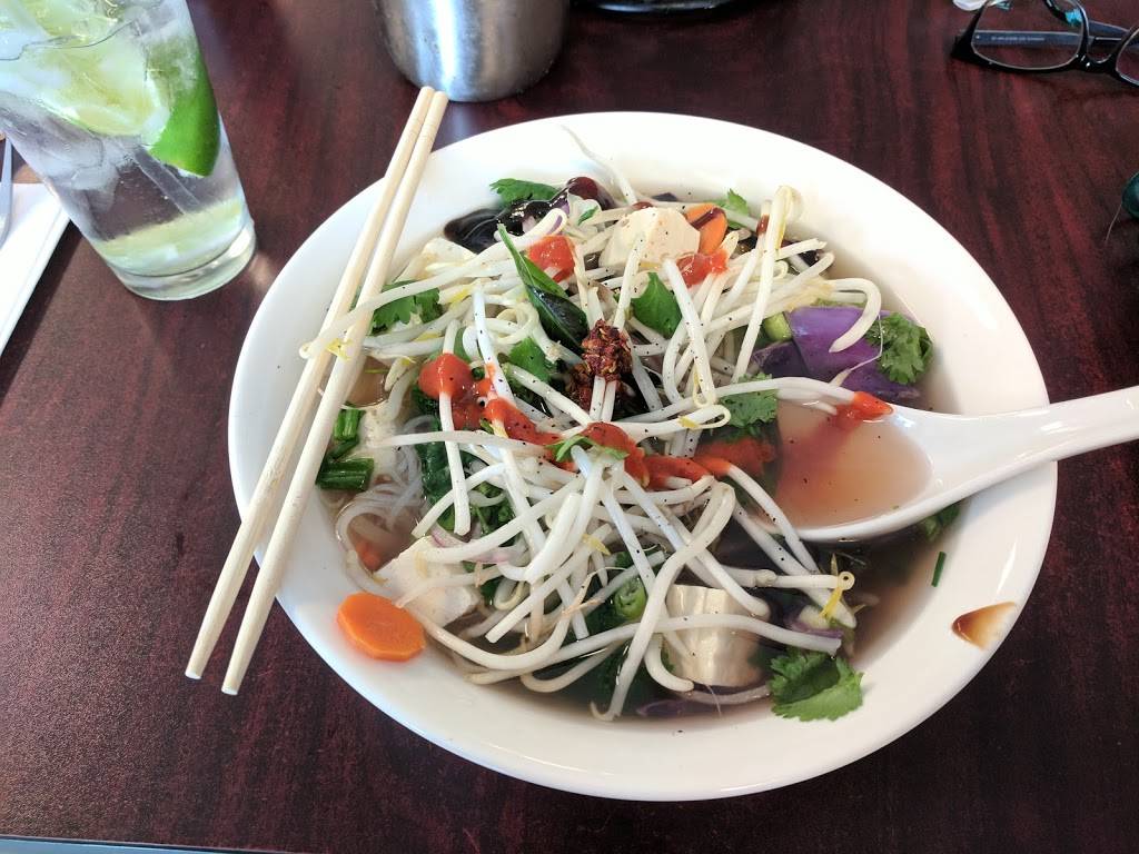 Pho Delite | restaurant | 393 W Shaw Ave, Clovis, CA 93612, USA | 5593228688 OR +1 559-322-8688