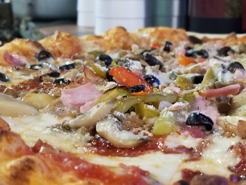 Caps Pizza | restaurant | 725 27th Ave SW, Vero Beach, FL 32968, USA | 7727702277 OR +1 772-770-2277