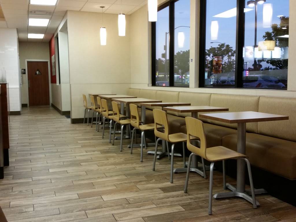 Wendys | restaurant | 13922 Red Hill Ave, Tustin, CA 92780, USA | 7146690871 OR +1 714-669-0871