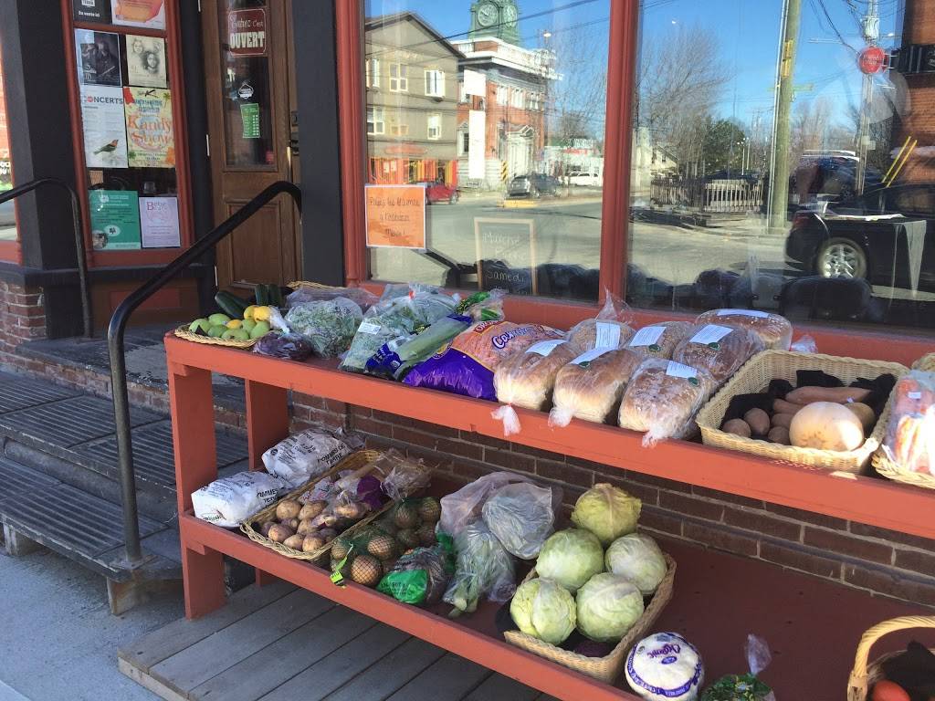 Le Marche Public Mante du Carre | restaurant | 6 Rue Daniel Johnson, Danville, QC J0A 1A0, Canada | 8198392843 OR +1 819-839-2843