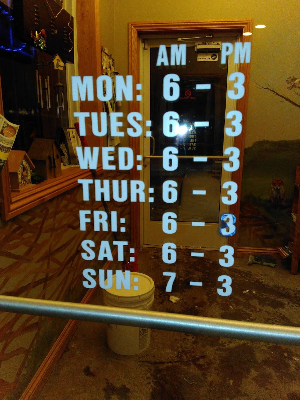 Robins Nest | restaurant | 6053 S Clinton Trail, Eaton Rapids, MI 48827, USA | 5176639801 OR +1 517-663-9801