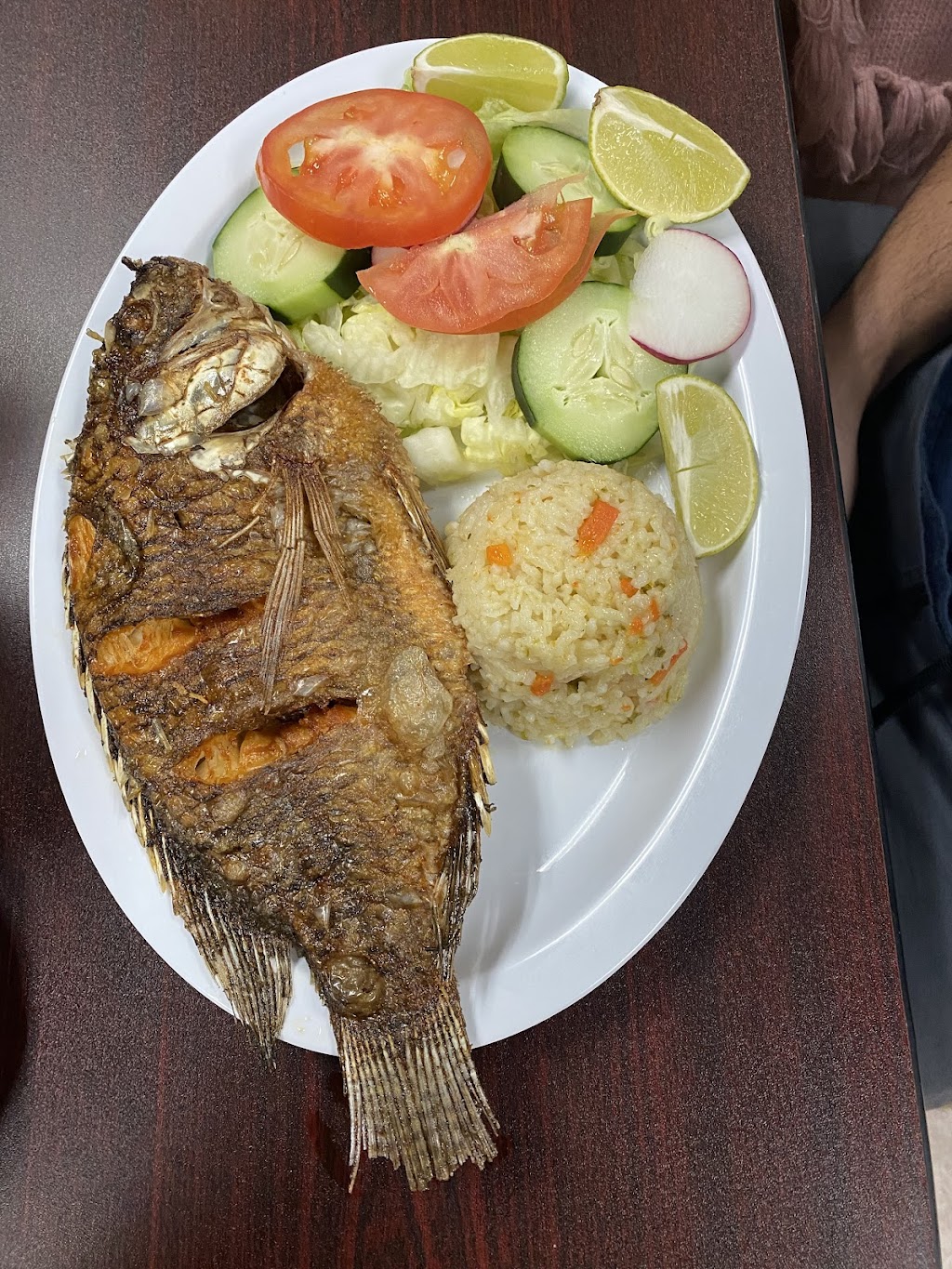 Acajutla Restaurant | restaurant | 1821 N Church St, Burlington, NC 27217, USA | 3363958222 OR +1 336-395-8222