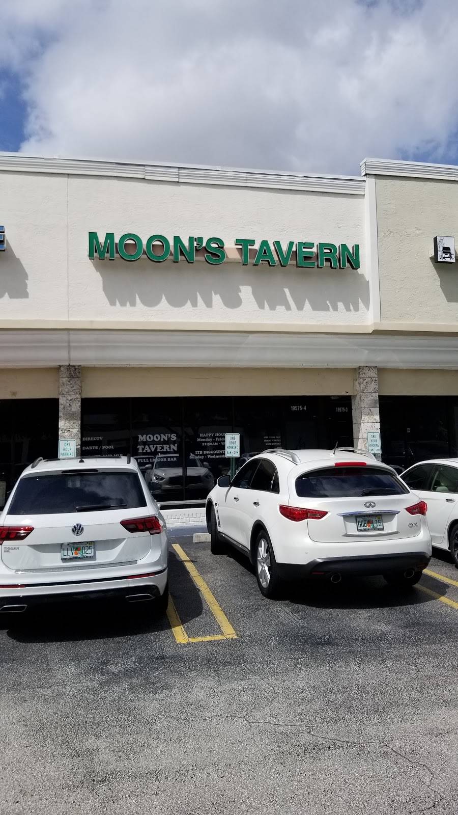 Moons Tavern | restaurant | 19575 FL-7 #4, Boca Raton, FL 33498, USA | 5614700452 OR +1 561-470-0452