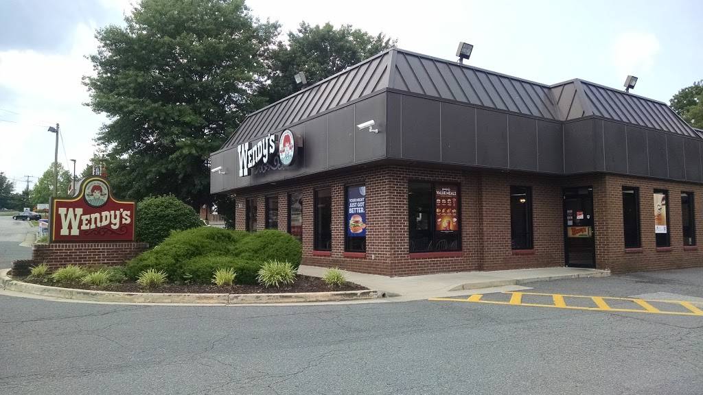 Wendys | restaurant | 1470 Old Bridge Rd, Woodbridge, VA 22192, USA | 7034901712 OR +1 703-490-1712