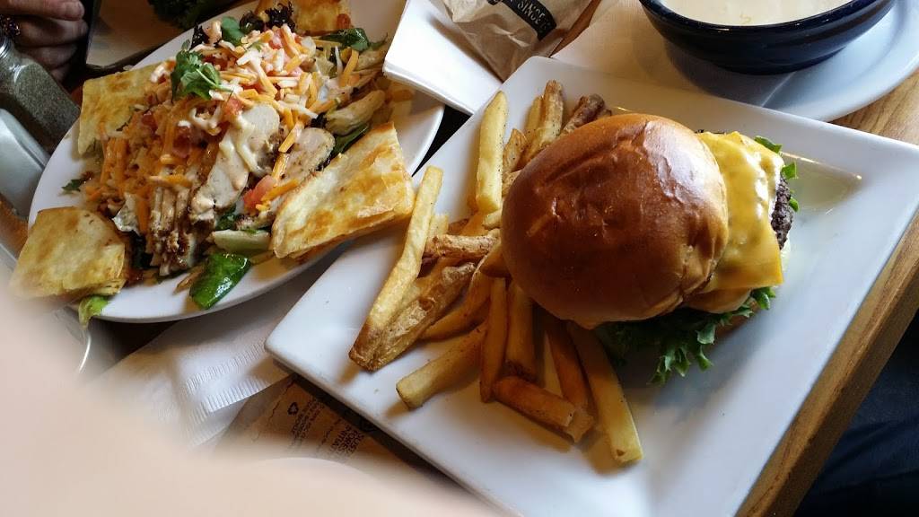 Chilis Grill & Bar | restaurant | 1310 Turner McCall Blvd, Rome, GA 30161, USA | 7062327000 OR +1 706-232-7000