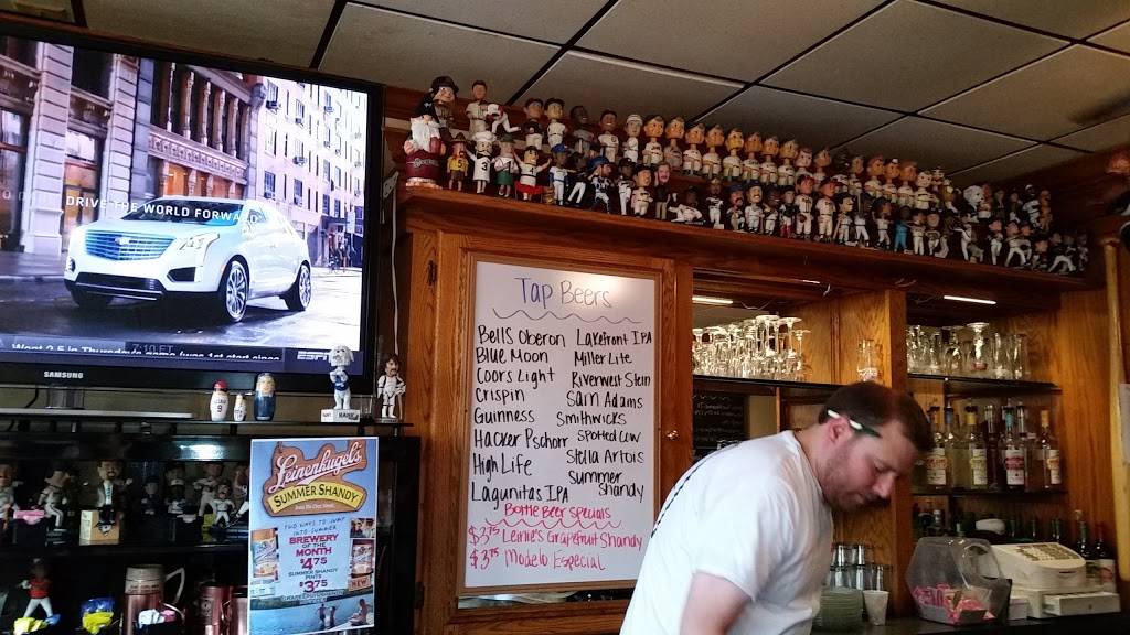 McGinns | restaurant | 5901 W Bluemound Rd, Milwaukee, WI 53213, USA | 4144757546 OR +1 414-475-7546