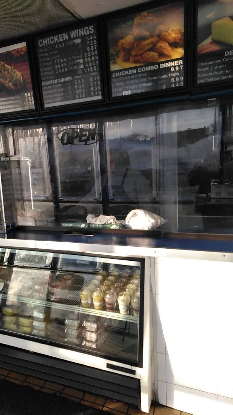 Whale Fish Shrimp & Chicken | restaurant | 3600 W Chicago Ave, Chicago, IL 60651, USA | 7732785555 OR +1 773-278-5555