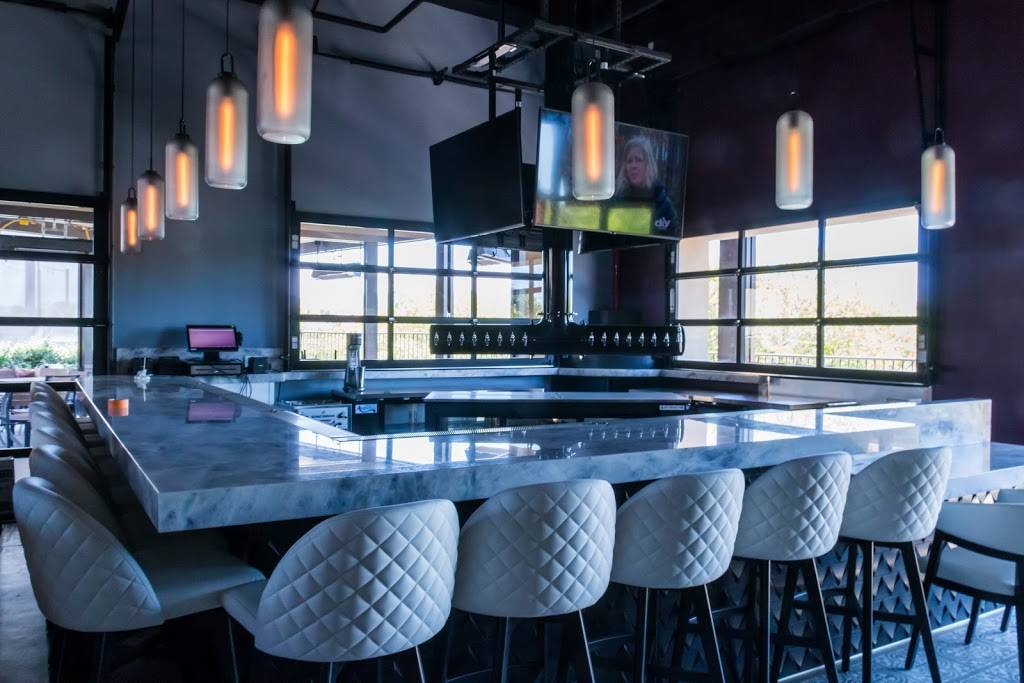 Giaola Italian Kitchen | restaurant | 2668 Gateway Rd Suite 180, Carlsbad, CA 92009, USA | 8584004555 OR +1 858-400-4555