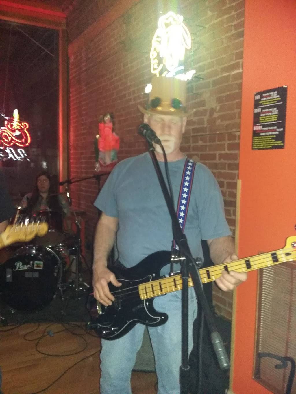 Chubz Pub & Grub | restaurant | 120 E Main St, Warren, IL 61087, USA | 8157453333 OR +1 815-745-3333