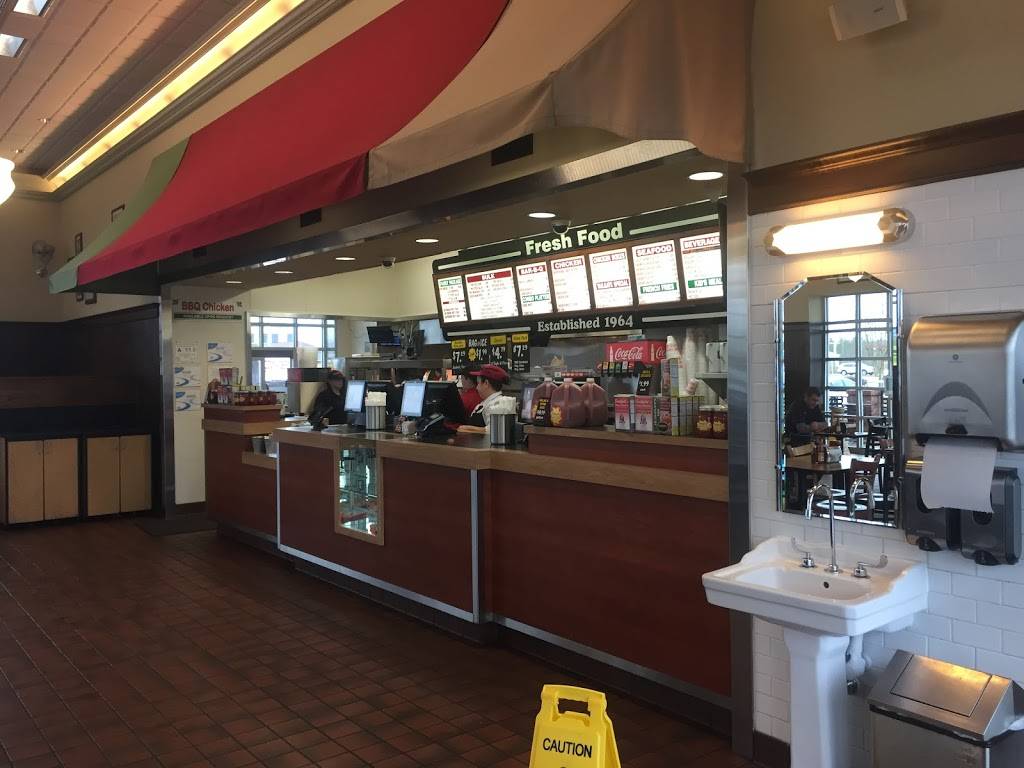 Smithfields Chicken N Bar-B-Q | restaurant | 2020 Olde Regent Way, Leland, NC 28451, USA | 9103716900 OR +1 910-371-6900