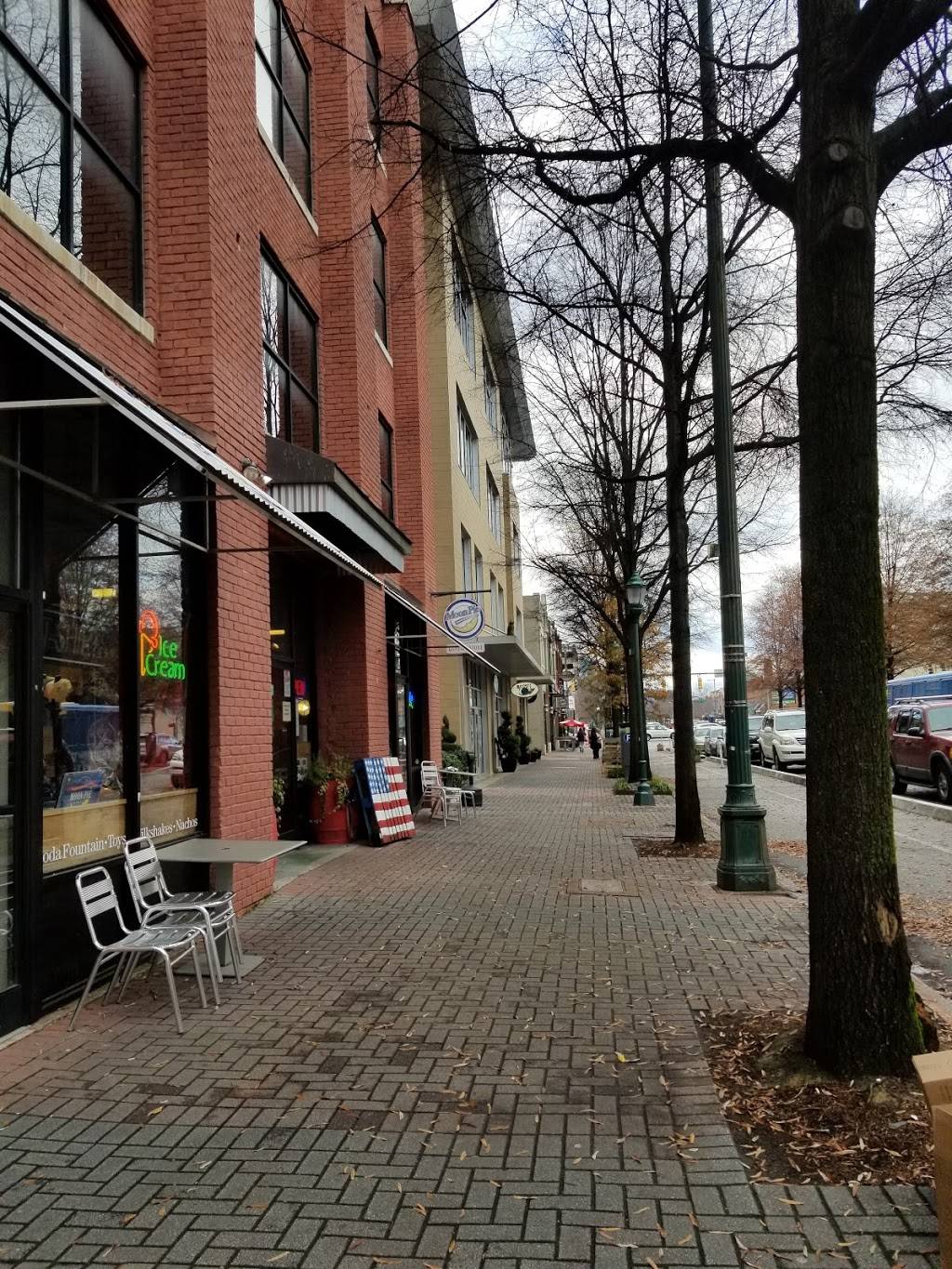 Moonpie General Store | restaurant | 429 Broad St, Chattanooga, TN 37402, USA | 4238770592 OR +1 423-877-0592