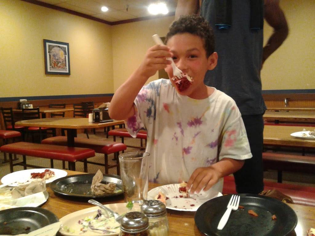 Round Table Pizza | meal delivery | 686 Sutton Way, Grass Valley, CA 95945, USA | 5302736155 OR +1 530-273-6155