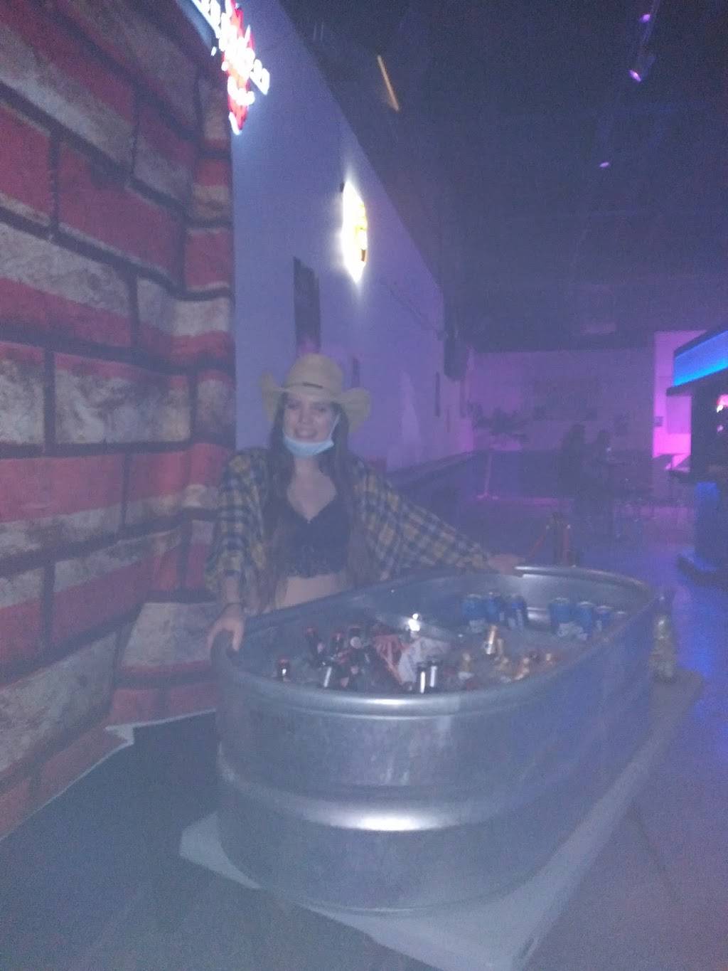 Greeley Country Bar & Grill | restaurant | 1742 Greeley Mall #100, Greeley, CO 80631, USA | 9705155908 OR +1 970-515-5908