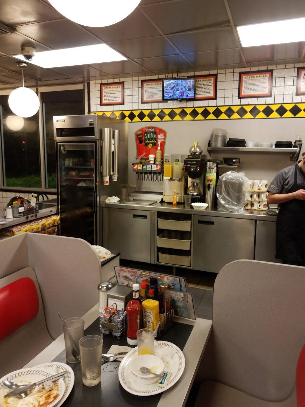 Waffle House | meal takeaway | 114 Fairfax Pike, Stephens City, VA 22655, USA | 5408680642 OR +1 540-868-0642