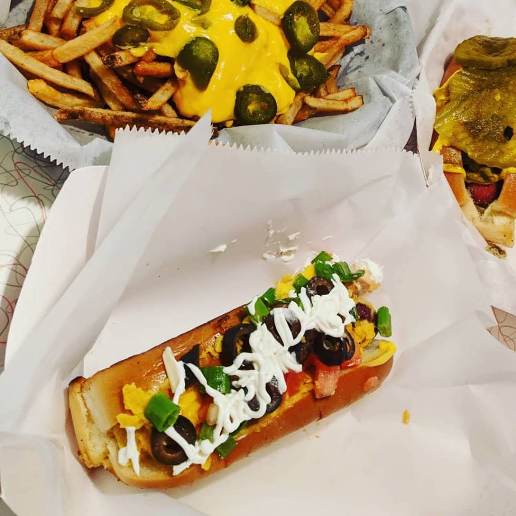 Dans Dogs Hot Dog Eatery & Diner | restaurant | 111 W Liberty St, Medina, OH 44256, USA | 3309522925 OR +1 330-952-2925