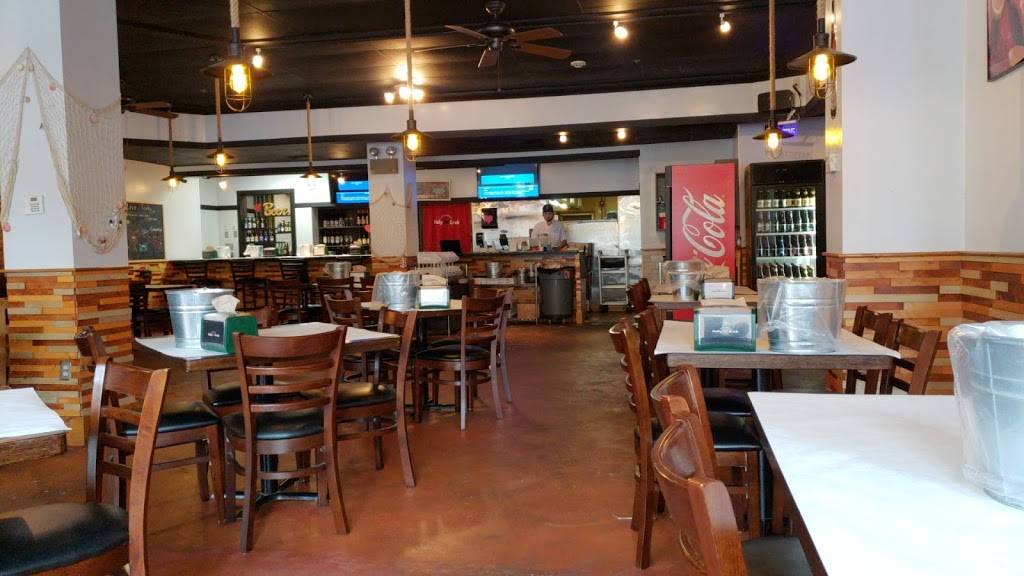 Holly Crab | restaurant | 16 Merrimack St, Lowell, MA 01852, USA | 9783237879 OR +1 978-323-7879