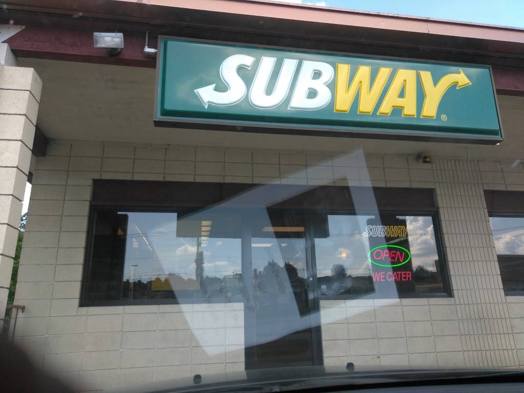 Subway | restaurant | 2000 N Crossover Rd, Fayetteville, AR 72703, USA | 4794420003 OR +1 479-442-0003