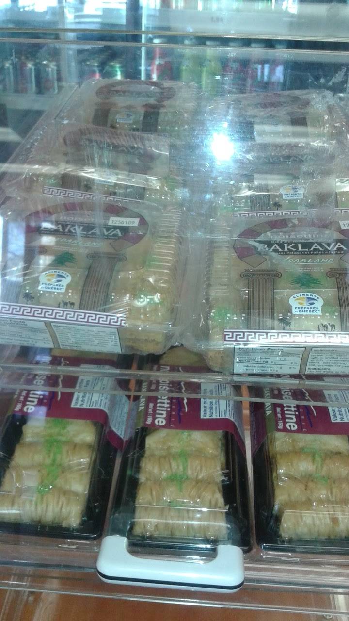 Shish Poulet Royal | restaurant | 239 Rue Victoria, Salaberry-de-Valleyfield, QC J6T 1A8, Canada | 4503719595 OR +1 450-371-9595