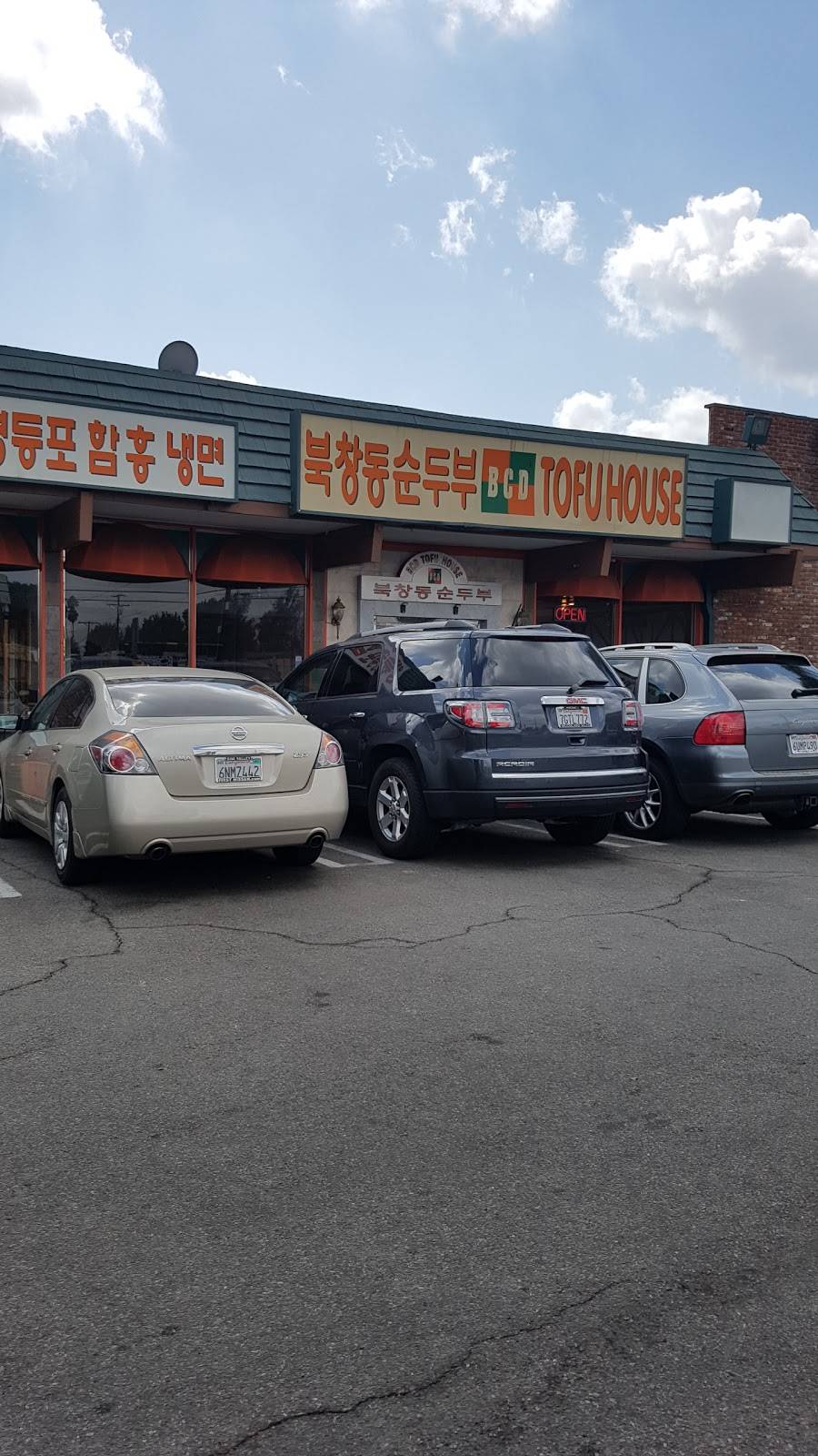 BCD Tofu House | restaurant | 18044 Saticoy St, Reseda, CA 91335, USA | 8183423535 OR +1 818-342-3535