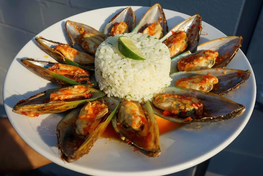 Black Agave Lounge Tequila Ortiz / Mariscos KC | restaurant | 806 W Old 56 Hwy, Olathe, KS 66061, USA | 9137800095 OR +1 913-780-0095