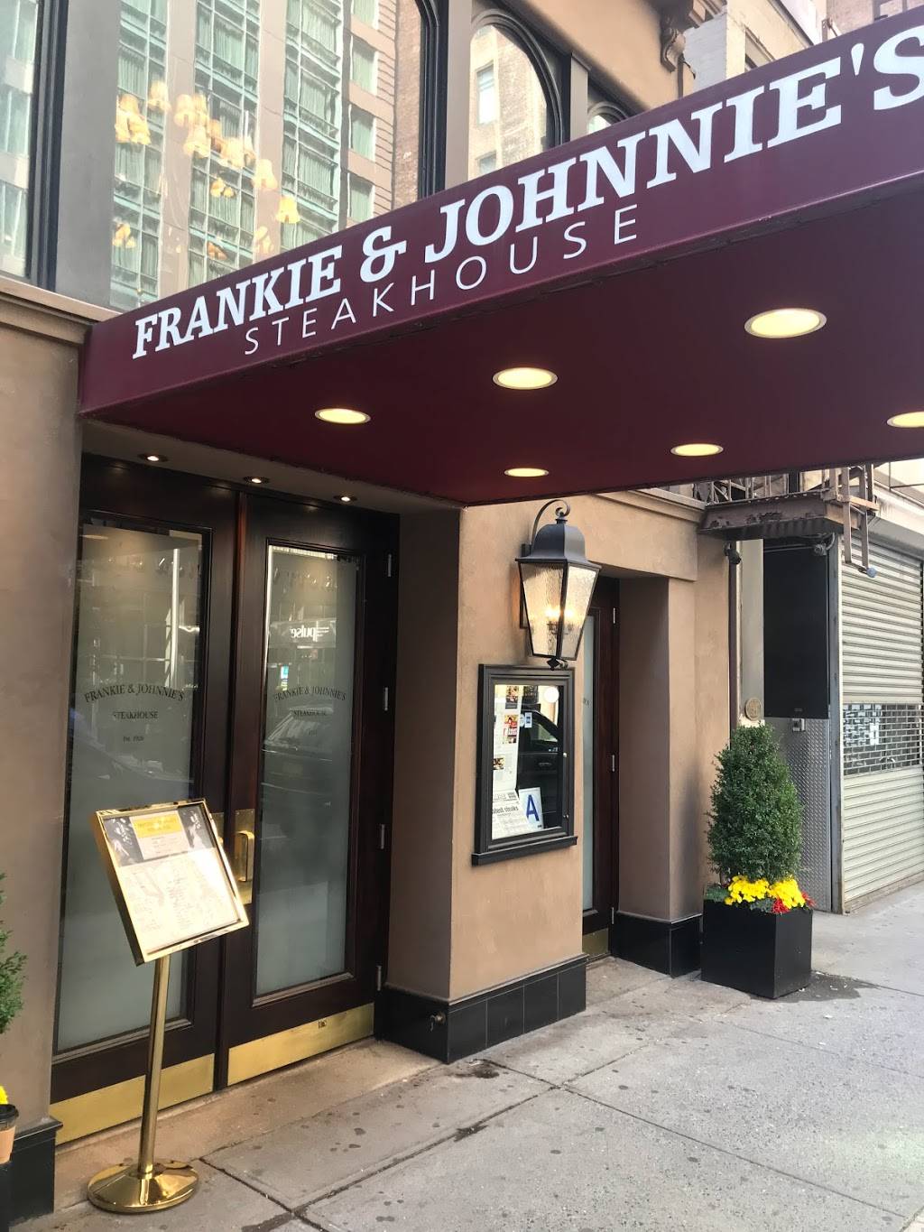 Frankie & Johnnies Steakhouse | restaurant | 32 W 37th St, New York, NY 10018, USA | 2129478940 OR +1 212-947-8940