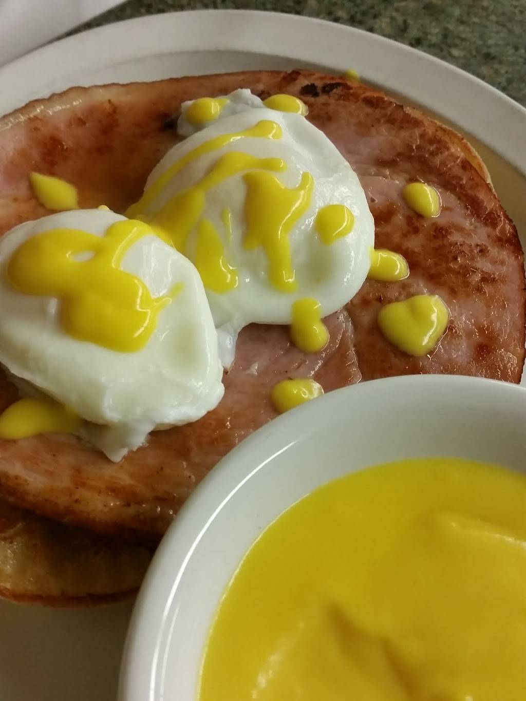 Rivers Edge Restaurant | restaurant | 283 S Riverside Dr, Saukville, WI 53080, USA | 2622849918 OR +1 262-284-9918