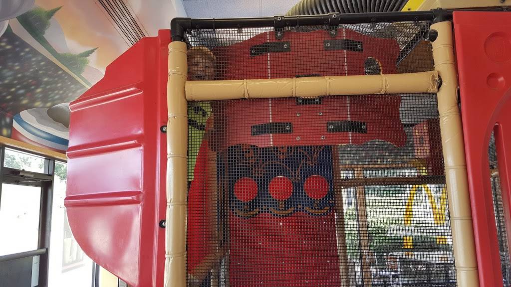 McDonalds | cafe | 1800 36th Ave, Moline, IL 61265, USA | 3097972922 OR +1 309-797-2922