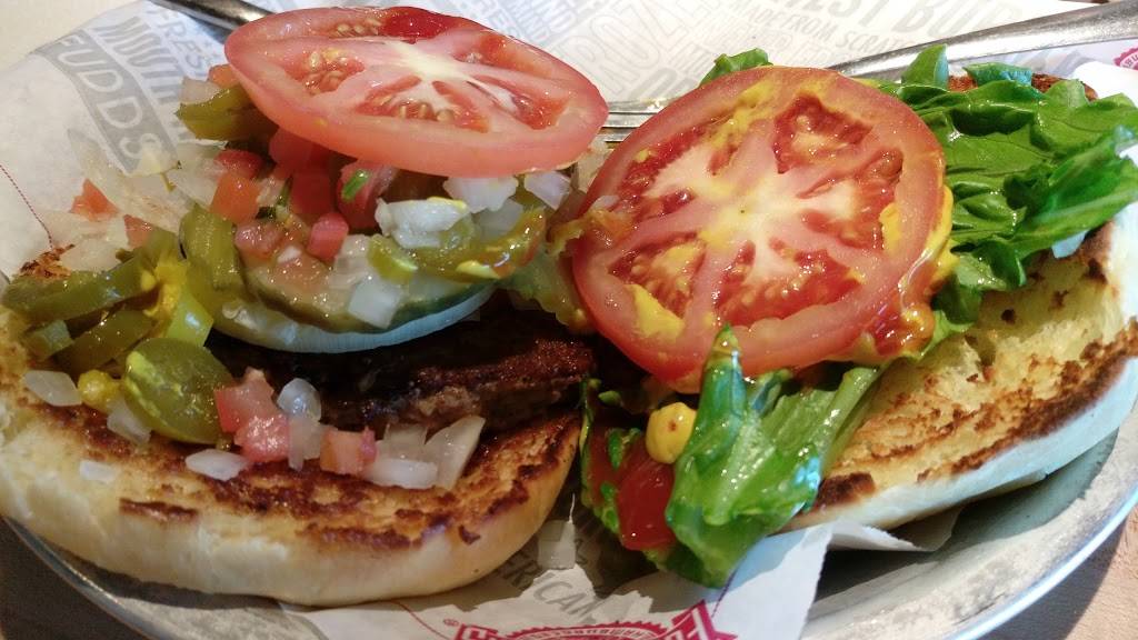 Fuddruckers | restaurant | 7470 S Priest Dr, Tempe, AZ 85283, USA | 4804139114 OR +1 480-413-9114