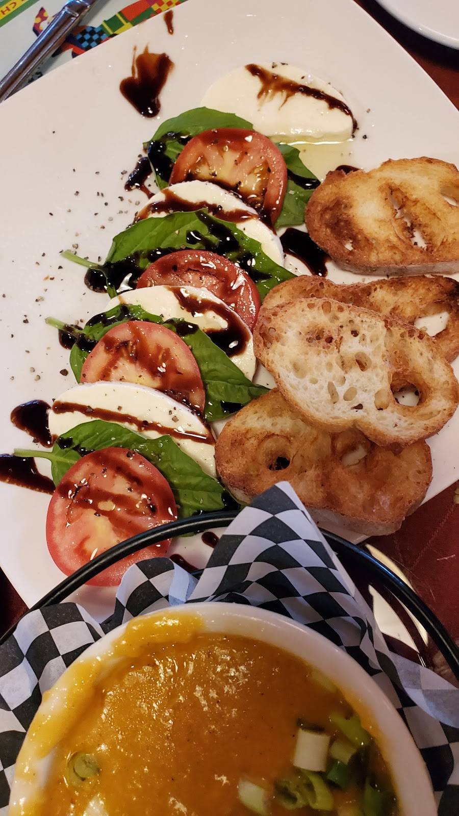 Martys Hops & Vines | restaurant | 6110 Hamilton Ave, Cincinnati, OH 45224, USA | 5136814222 OR +1 513-681-4222