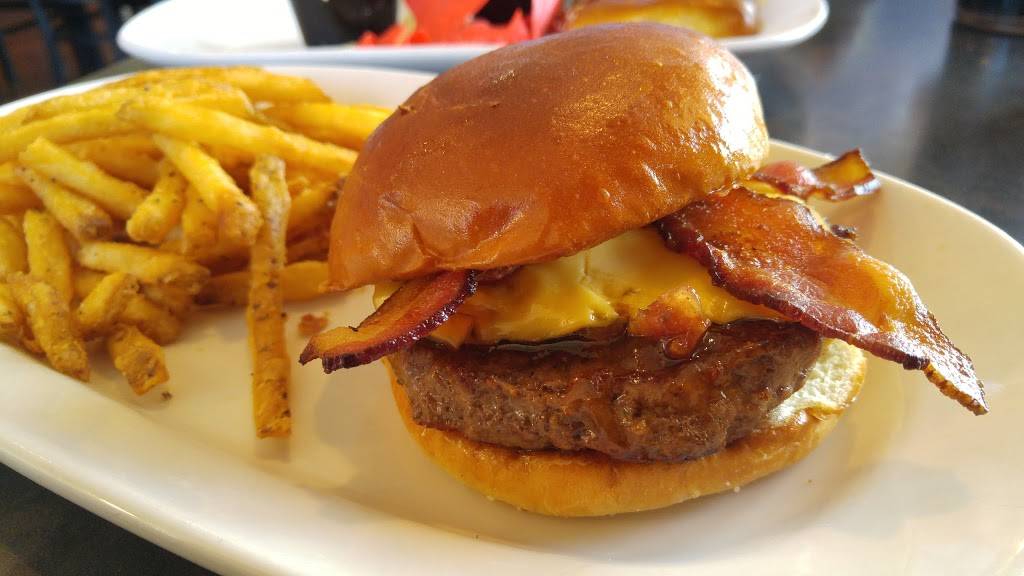 Flipdaddys Brilliant Burgers & Craft Beer Bar | restaurant | 12071 Mason Montgomery Rd, Cincinnati, OH 45249, USA | 5136772337 OR +1 513-677-2337