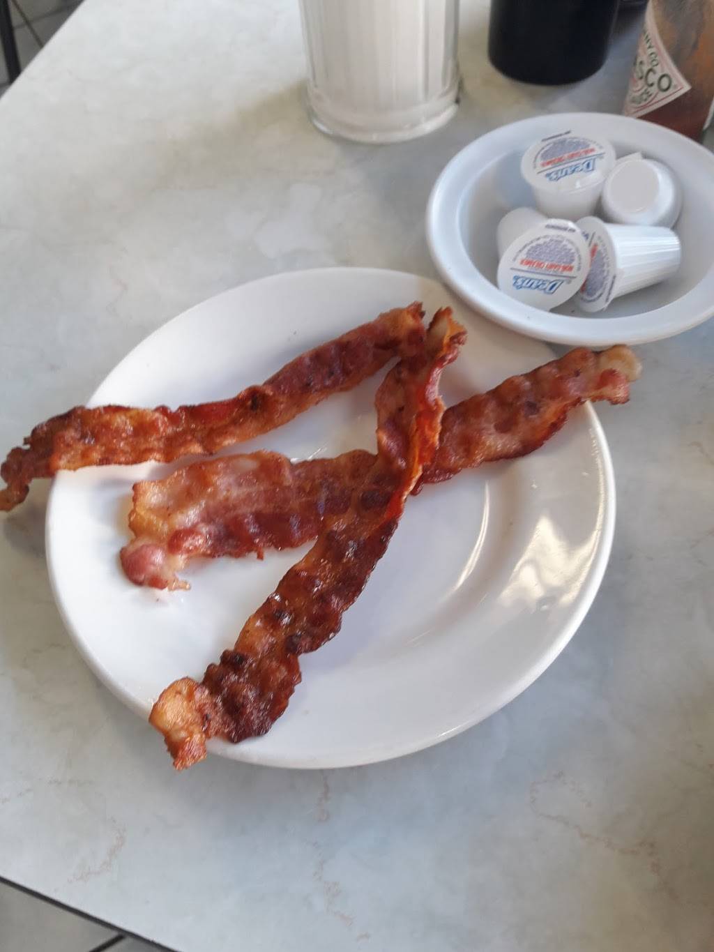 Edgewood Restaurant | restaurant | 1215 West Ave, Crossville, TN 38555, USA | 9314841585 OR +1 931-484-1585