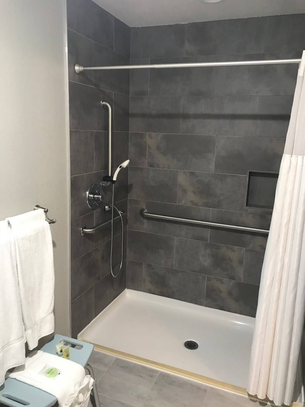 Shilo Inns Warrenton | night club | 1609 E Harbor Dr, Warrenton, OR 97146, USA | 5038612181 OR +1 503-861-2181