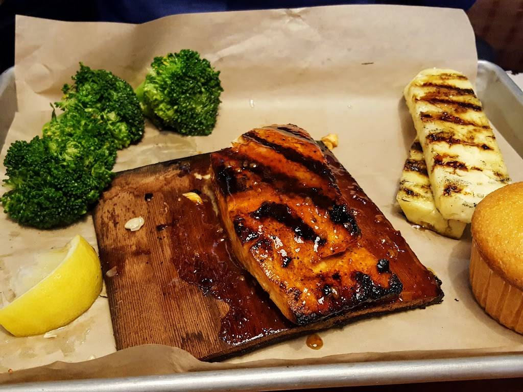 Famous Daves Bar-B-Que | restaurant | 4757 Monroe St, Toledo, OH 43623, USA | 4194757427 OR +1 419-475-7427