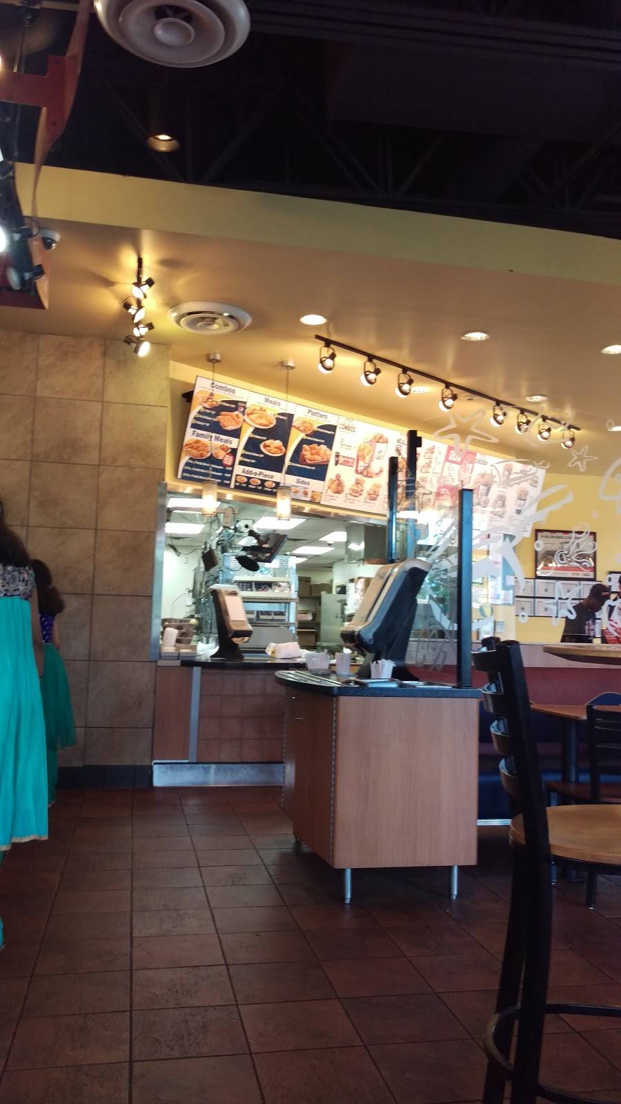 Long John Silvers | restaurant | 606 Broadhollow Rd, Melville, NY 11747, USA | 6312933496 OR +1 631-293-3496