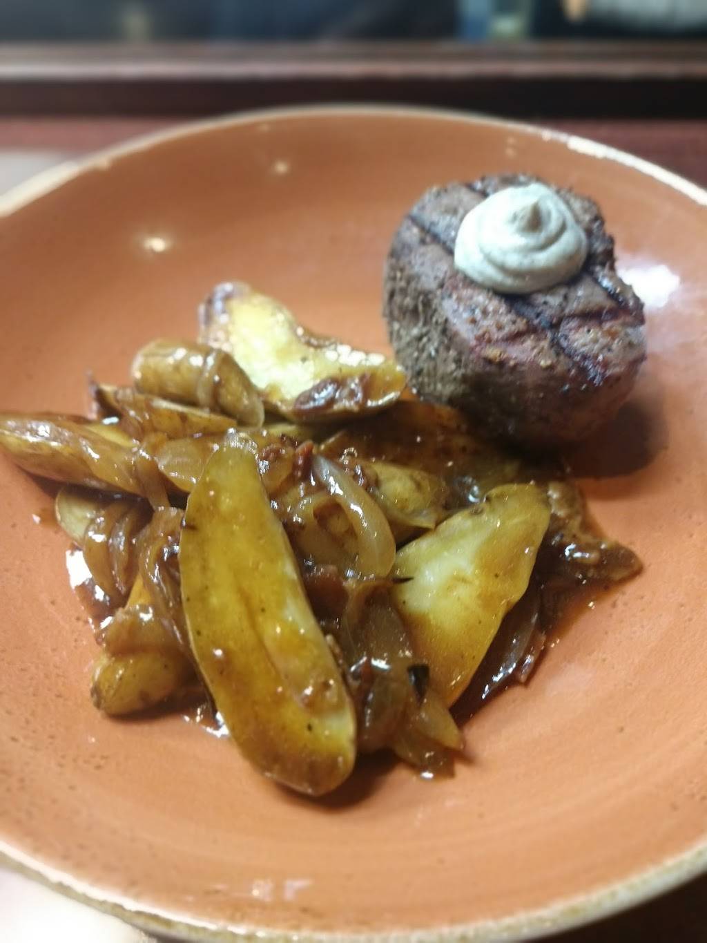 Chops Wine Bar | restaurant | 6417 W Jefferson Blvd, Fort Wayne, IN 46804, USA | 2604369115 OR +1 260-436-9115