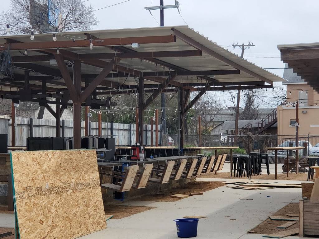 Bentleys Beer Garden | restaurant | 802 N Alamo St, San Antonio, TX 78215, USA | 2109809401 OR +1 210-980-9401