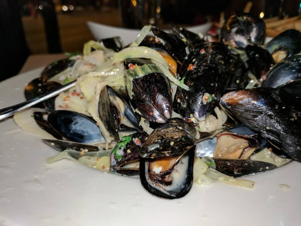 HB Home Bistro | restaurant | 3404 N Halsted St, Chicago, IL 60657, USA | 7736610299 OR +1 773-661-0299