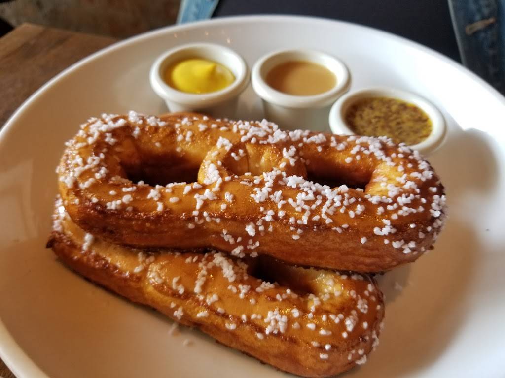 Jerrys | restaurant | 5419 N Clark St, Chicago, IL 60640, USA | 7737963777 OR +1 773-796-3777