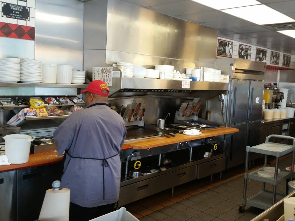 Waffle House | meal takeaway | 236 E Main St, Apopka, FL 32703, USA | 4078141753 OR +1 407-814-1753