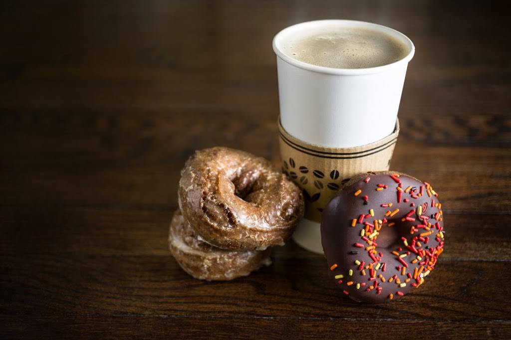 Freedom Farms Donut Shop | bakery | 663 Pittsburgh Rd, Butler, PA 16002, USA | 7245865567 OR +1 724-586-5567