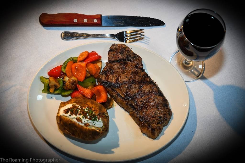 Beechwood Golf & Social House | restaurant | 4680 Thorold Townline Rd, Niagara Falls, ON L2E 6S4, Canada | 9056804653 OR +1 905-680-4653