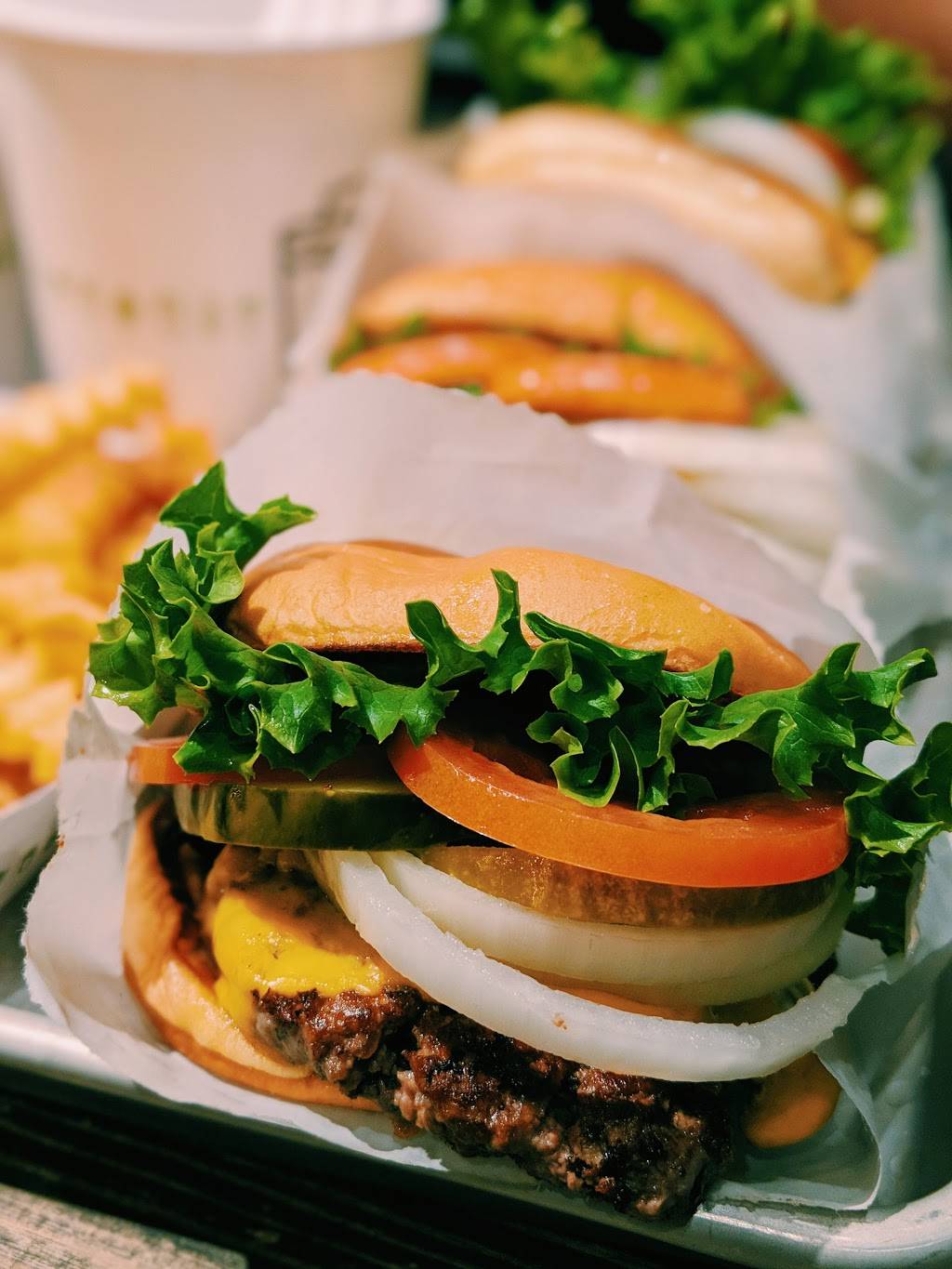 Shake Shack | restaurant | 60 E Broadway #332, Bloomington, MN 55425, USA | 9524666056 OR +1 952-466-6056