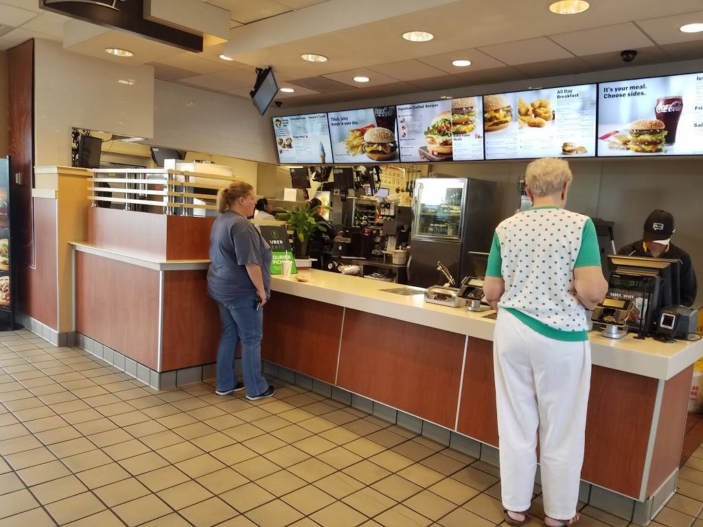 McDonalds | cafe | 6462 S Parker Rd, Aurora, CO 80016, USA | 3036173339 OR +1 303-617-3339