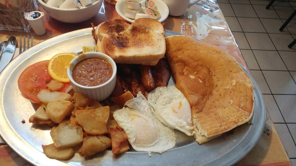 Restaurant des Monts | restaurant | 88 Rue Saint Vincent, Sainte-Agathe-des-Monts, QC J8C 2A7, Canada | 8193268830 OR +1 819-326-8830